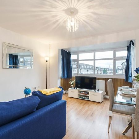 Spacious 3 Bed 1 Bath Hse W Guest Toilet W Parking Near Excel - E16 لندن المظهر الخارجي الصورة