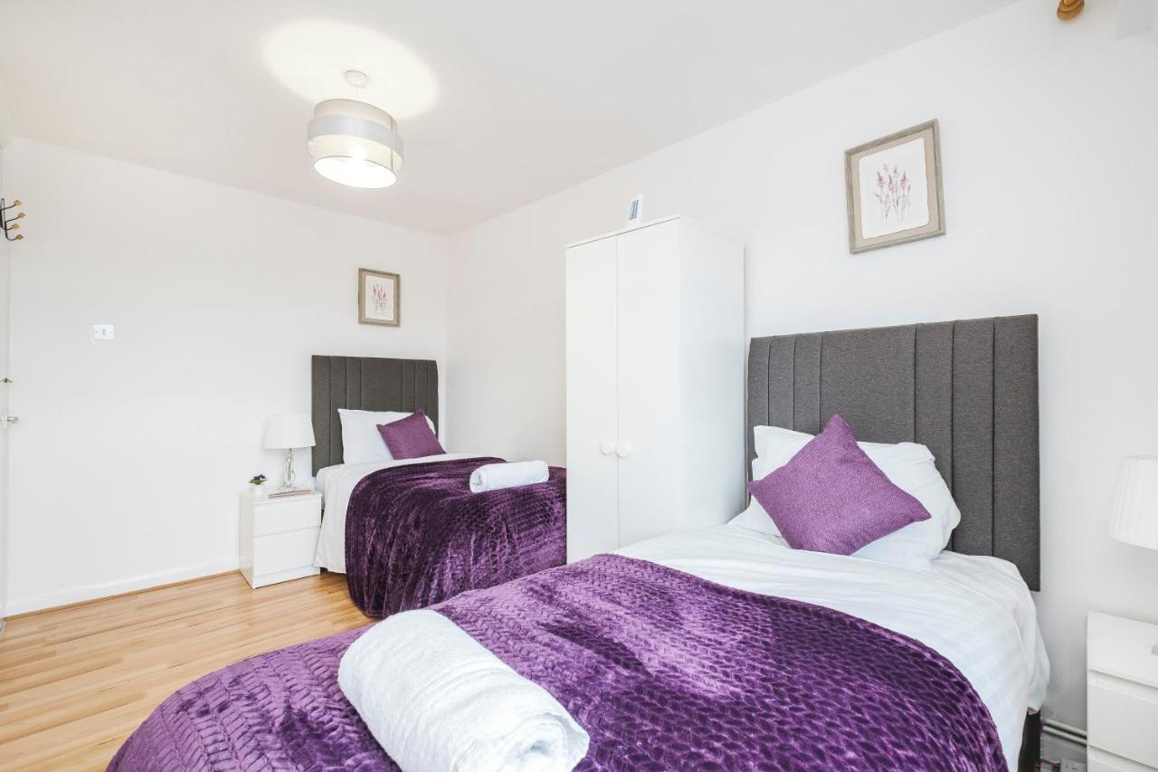 Spacious 3 Bed 1 Bath Hse W Guest Toilet W Parking Near Excel - E16 لندن المظهر الخارجي الصورة