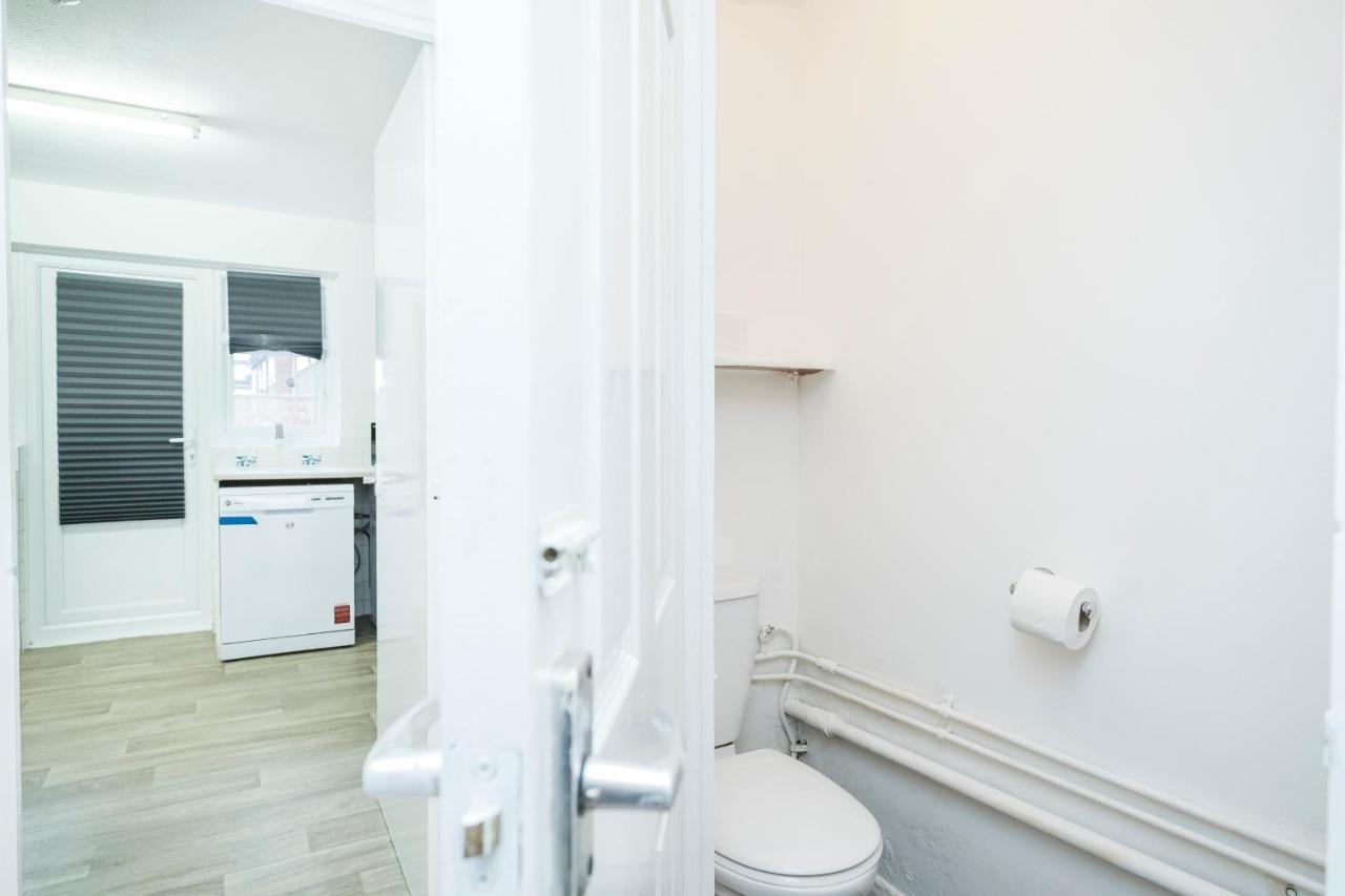 Spacious 3 Bed 1 Bath Hse W Guest Toilet W Parking Near Excel - E16 لندن المظهر الخارجي الصورة