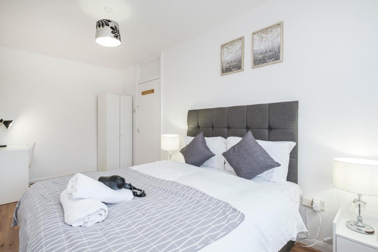 Spacious 3 Bed 1 Bath Hse W Guest Toilet W Parking Near Excel - E16 لندن المظهر الخارجي الصورة