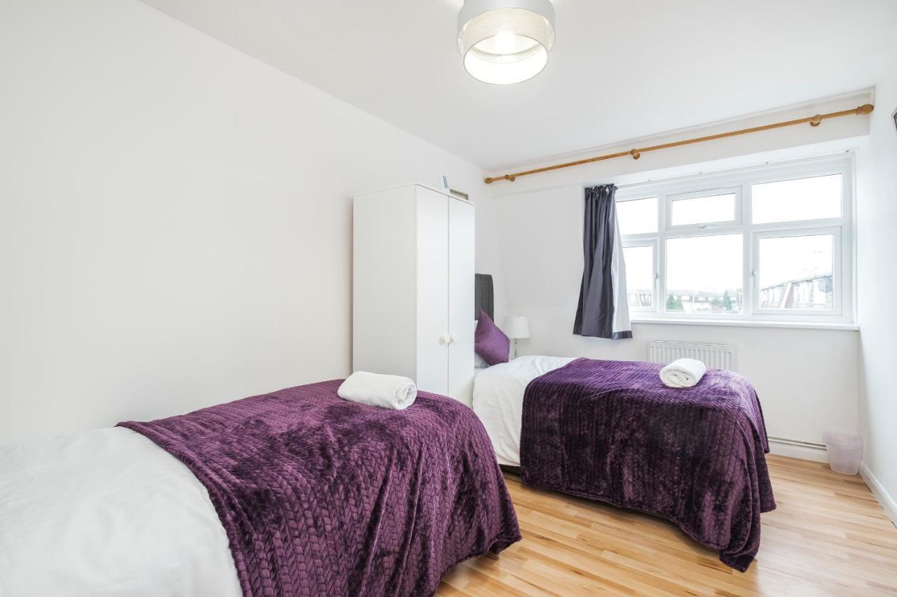Spacious 3 Bed 1 Bath Hse W Guest Toilet W Parking Near Excel - E16 لندن المظهر الخارجي الصورة