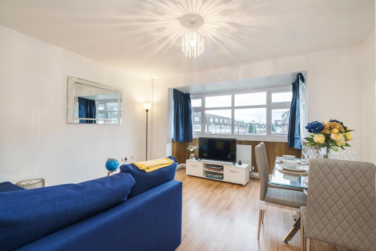 Spacious 3 Bed 1 Bath Hse W Guest Toilet W Parking Near Excel - E16 لندن المظهر الخارجي الصورة