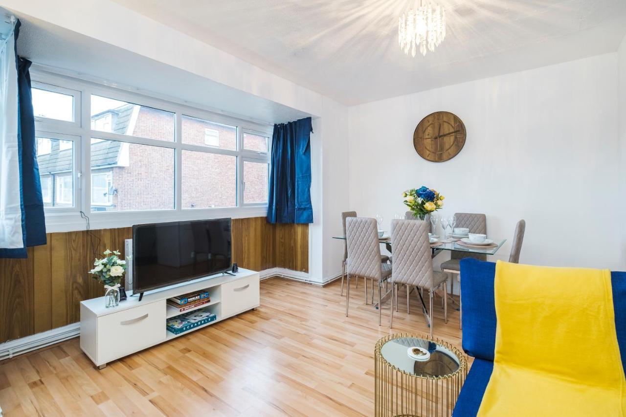 Spacious 3 Bed 1 Bath Hse W Guest Toilet W Parking Near Excel - E16 لندن المظهر الخارجي الصورة