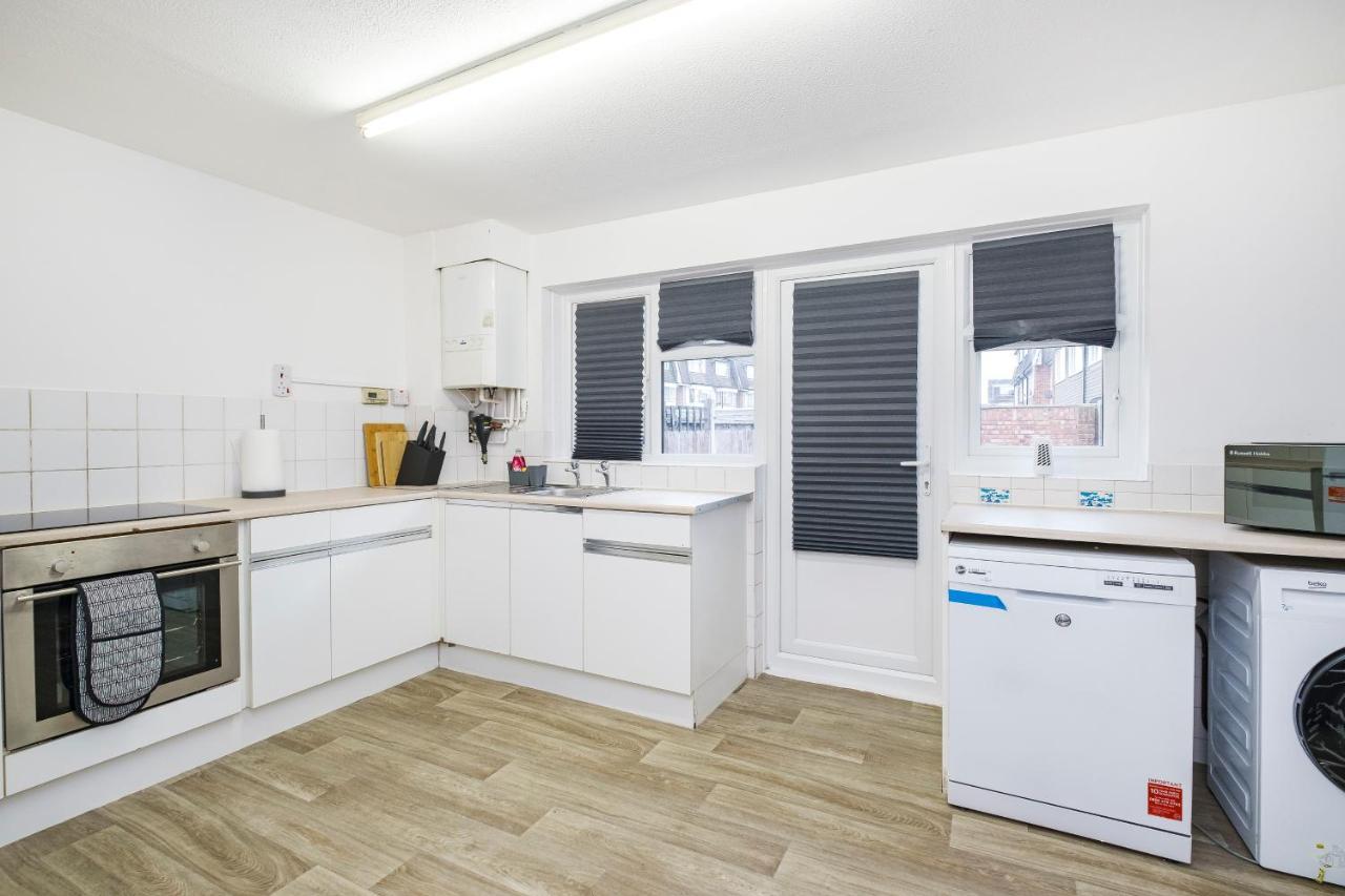 Spacious 3 Bed 1 Bath Hse W Guest Toilet W Parking Near Excel - E16 لندن المظهر الخارجي الصورة